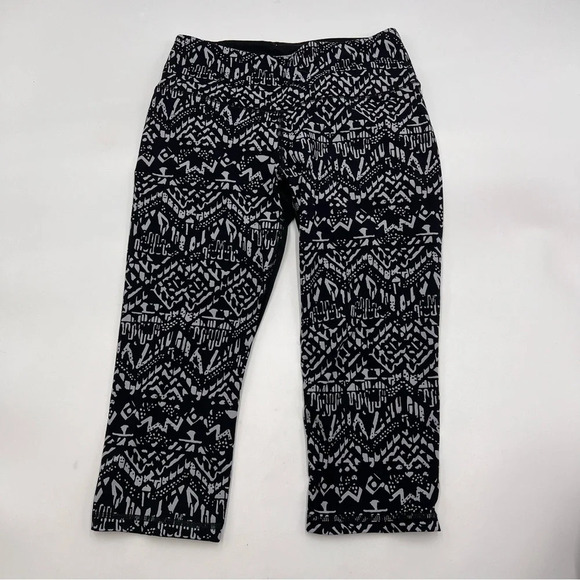 Victoria’s Secret VSX Sport Knockout Crop Leggings‎ Women’s Small Black Aztec - Picture 1 of 5